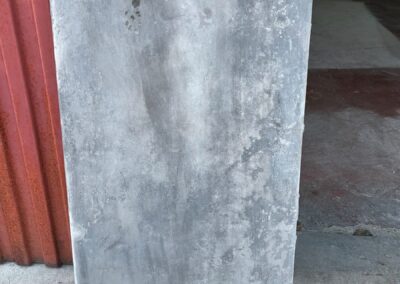 Panel pintado imitando hormigón gris