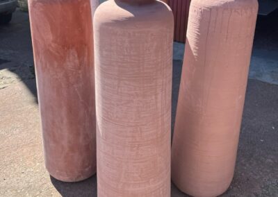 Cuatro ánforas ficticias con acabado de terracota